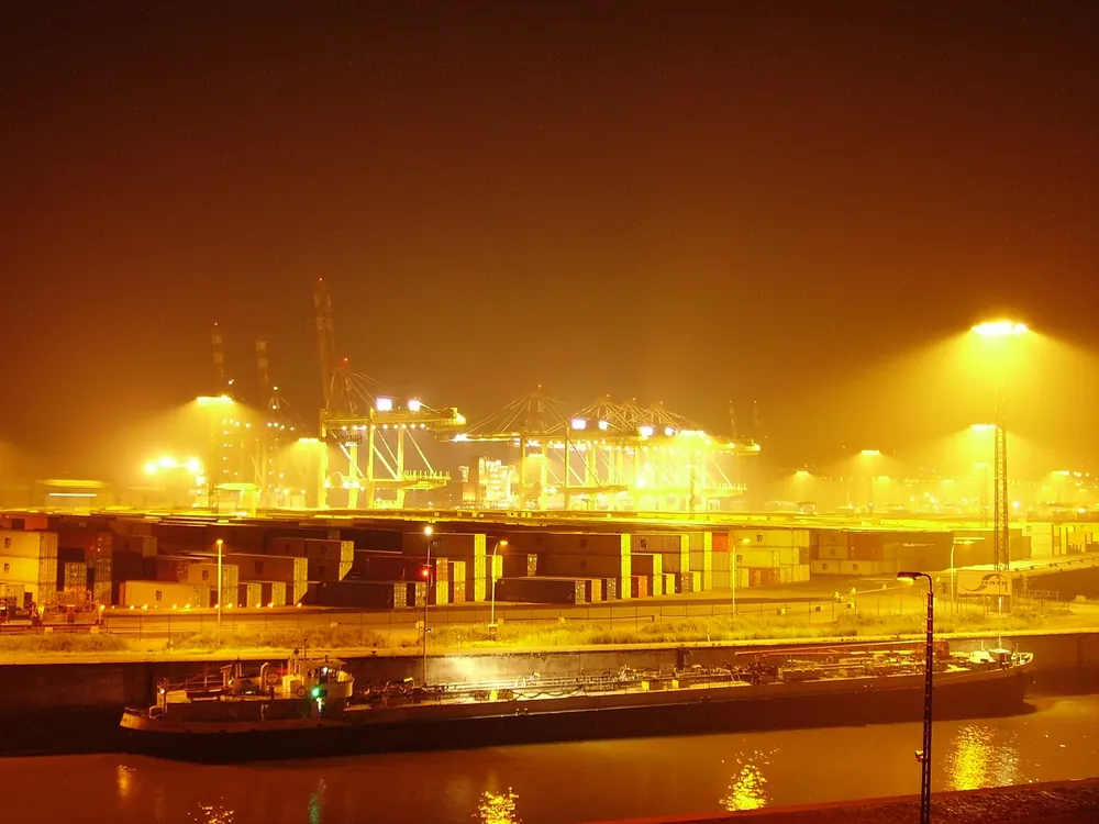 DE BRE — Bremerhaven Seaport reference photo